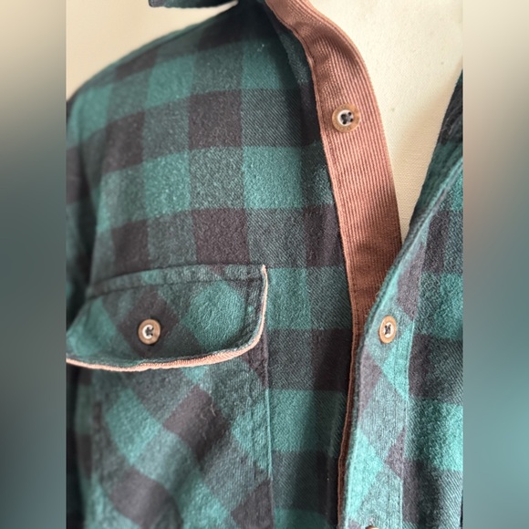 Men’s Canaidiana flannel button up. Size small - Picture 2 of 5